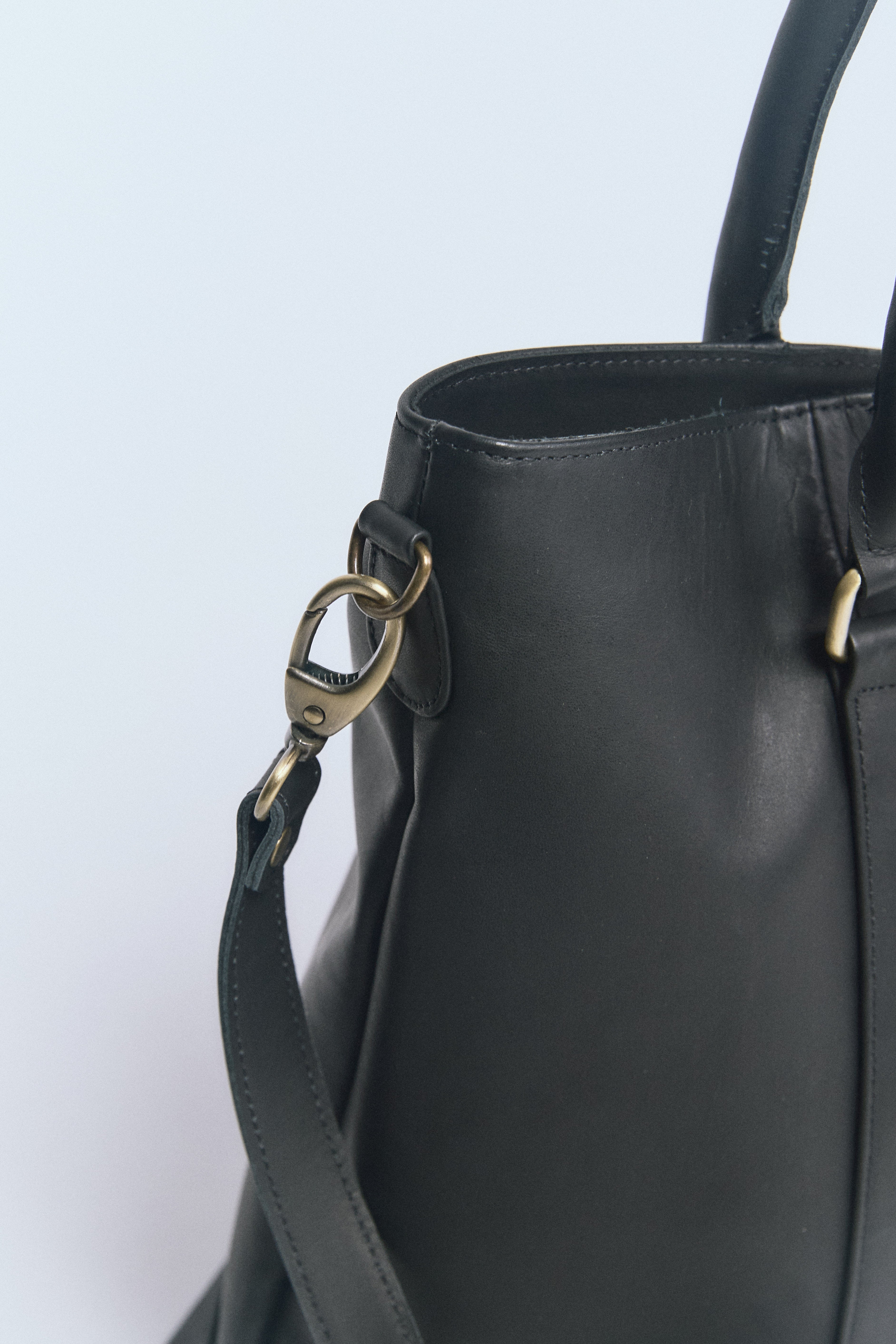 Tote Cuero Negra 38